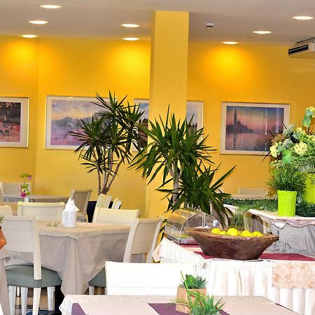 Ahg Riva Del Sole Hotel - Adults Only Moniga del Garda Exterior photo