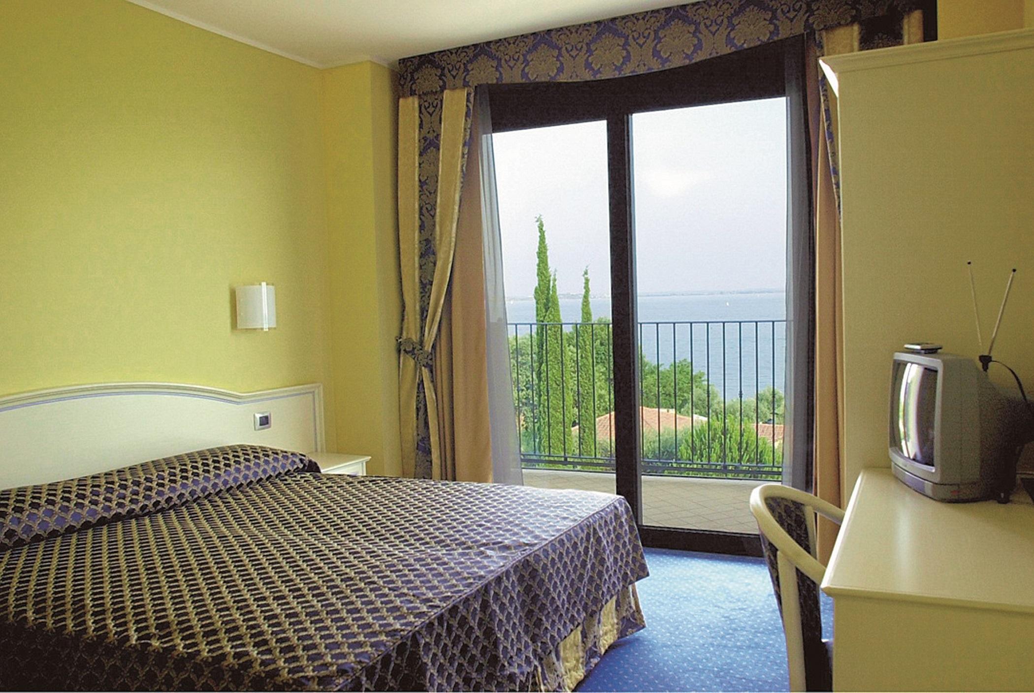 Ahg Riva Del Sole Hotel - Adults Only Moniga del Garda Room photo