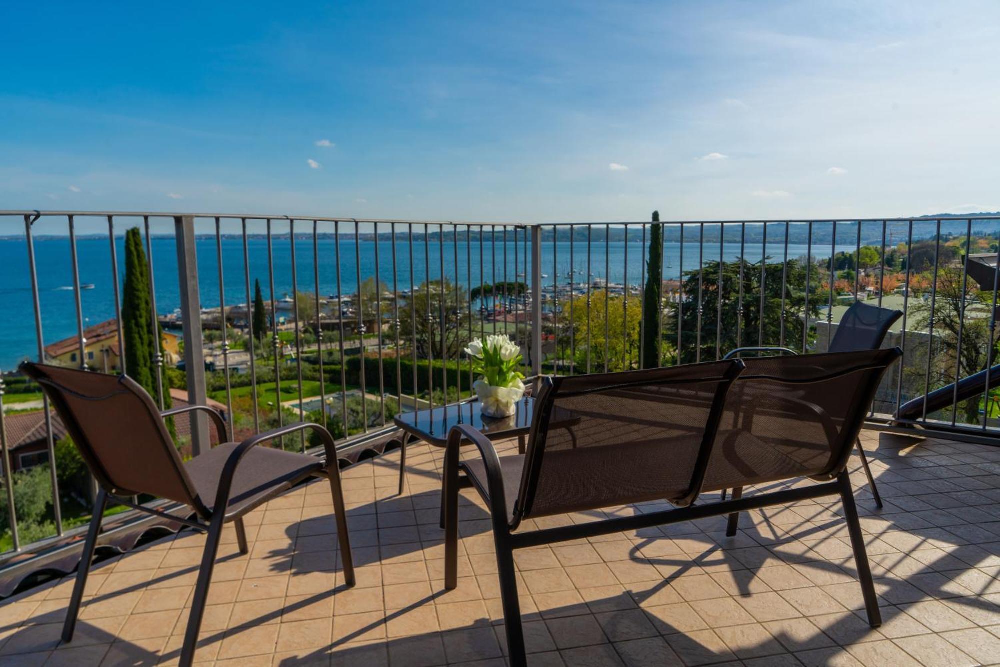 Ahg Riva Del Sole Hotel - Adults Only Moniga del Garda Exterior photo