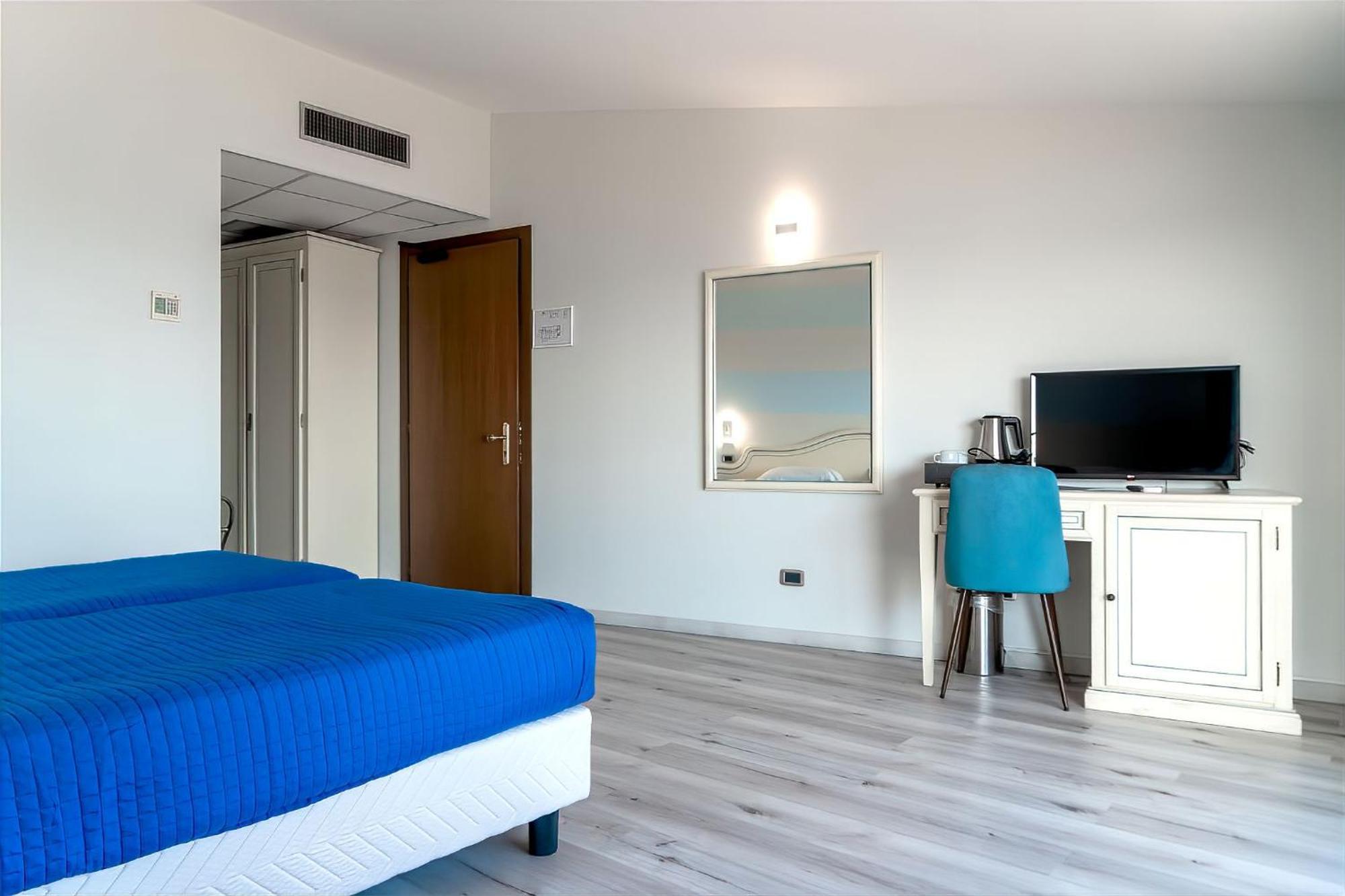 Ahg Riva Del Sole Hotel - Adults Only Moniga del Garda Exterior photo