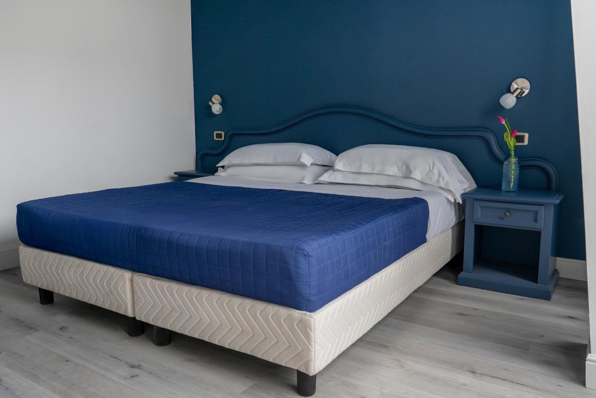 Ahg Riva Del Sole Hotel - Adults Only Moniga del Garda Exterior photo