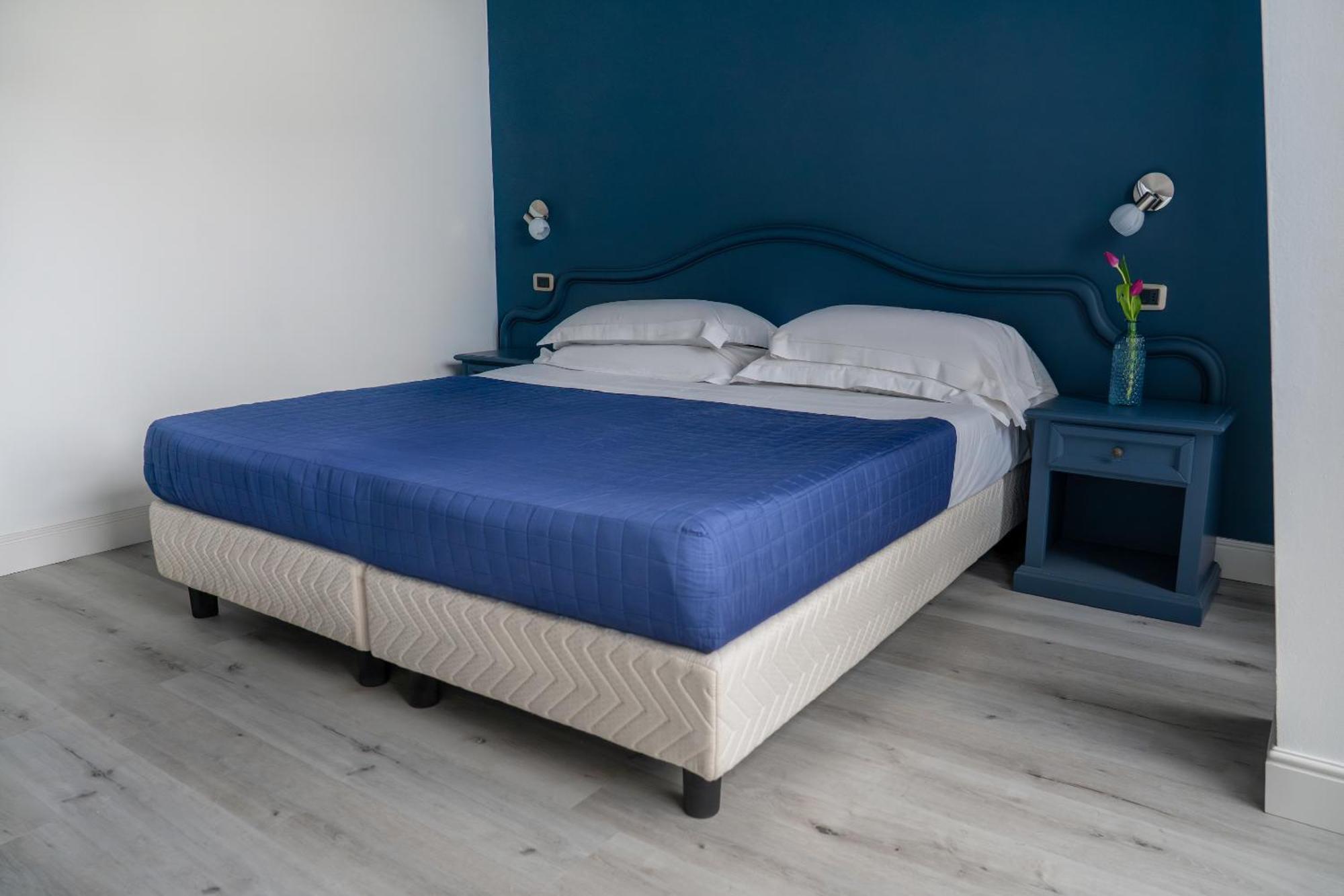 Ahg Riva Del Sole Hotel - Adults Only Moniga del Garda Exterior photo