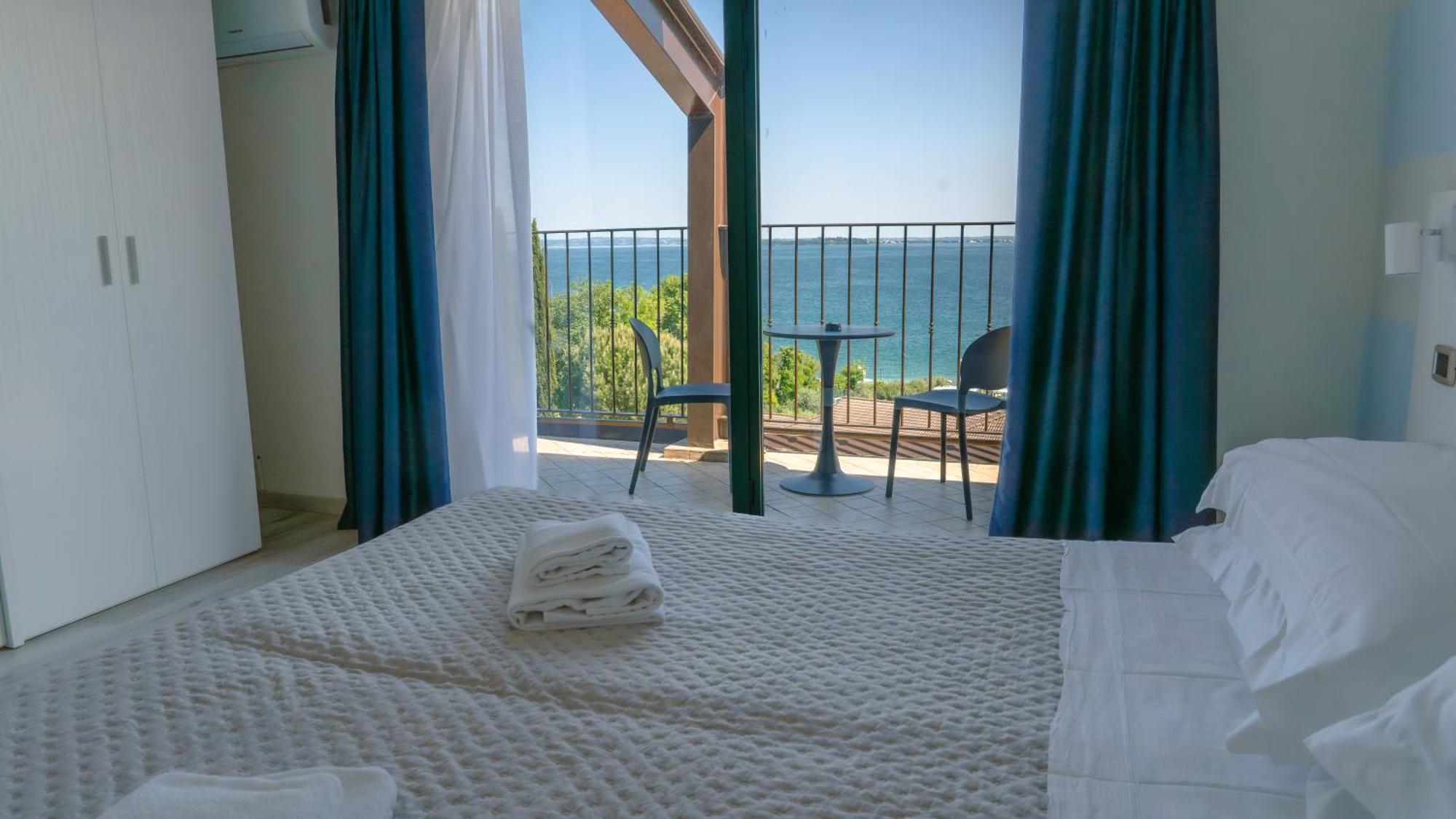 Ahg Riva Del Sole Hotel - Adults Only Moniga del Garda Exterior photo