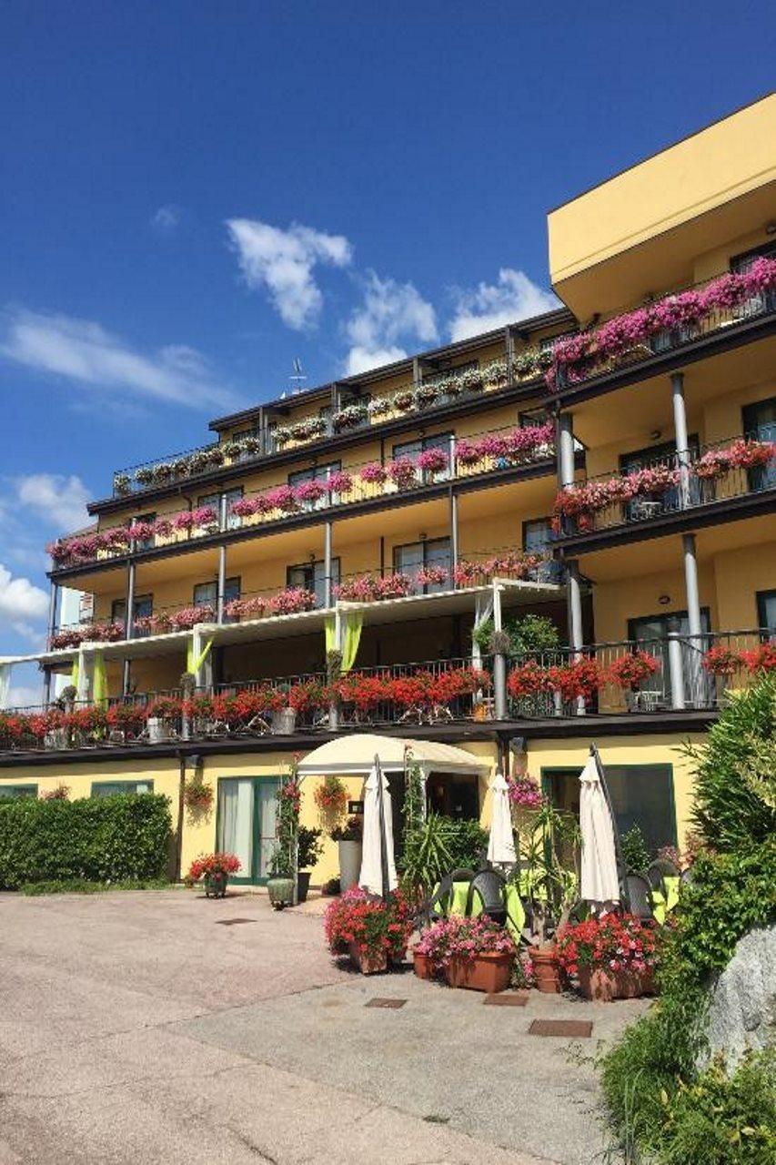 Ahg Riva Del Sole Hotel - Adults Only Moniga del Garda Exterior photo